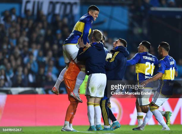 Marcos Rojo and goalkeeper Sergio Romero of Boca Juniors celebrate with teammates after winning the penalty shoot out during a second leg quarter...