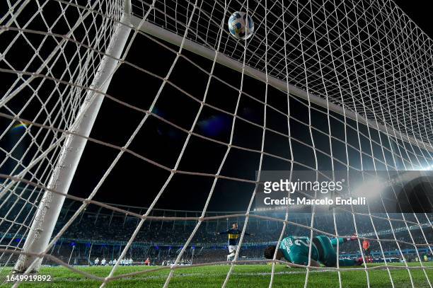 Marcos Rojo of Boca Juniors scores a penalty in the shoot-out during a second leg quarter final match between Racing Club and Boca Juniors as part of...