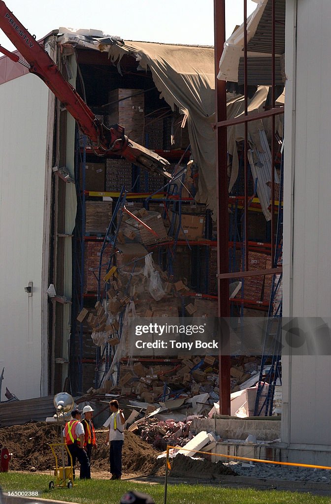 08/24/03 - VERSACOLD - Scene of collapse of cold storage building ...