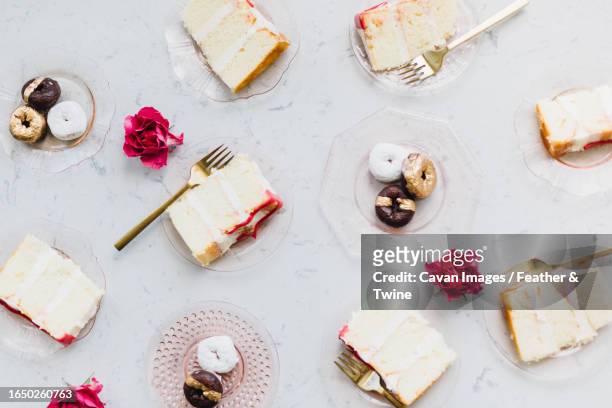 overhead view of table with cakes and donuts - glace au chocolat - fotografias e filmes do acervo