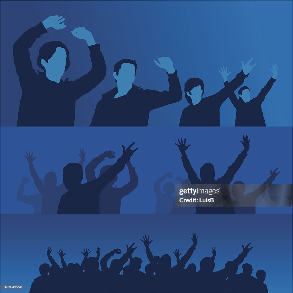 Ventiladores en una multitud azul