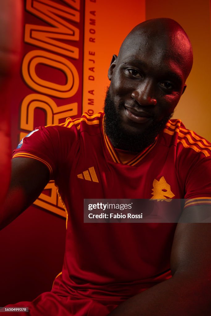 AS Roma's new signing Romelu Lukaku poses during the shooting at