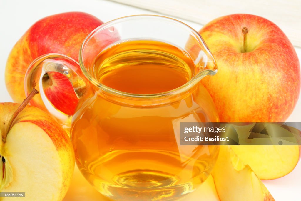 Jarro de maçãs para Sidra de Maçã e