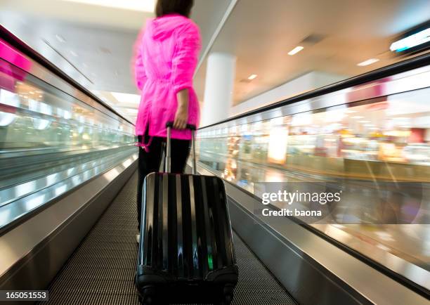airport walkway - moving walkway airport stock pictures, royalty-free photos & images