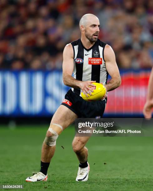 Steele Sidebottom of the Magpies in action during the 2023 AFL First Qualifying Final match between the Collingwood Magpies and the Melbourne Demons...