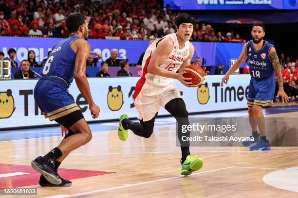 Yuta Watanabe of Japan drives to the basket against Garly Sojo of Venezuela during the FIBA Basketball World Cup Classification 17-32 Group O game...