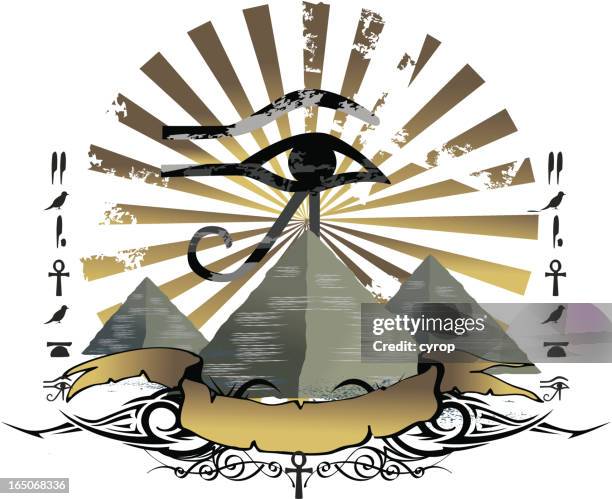 ilustraciones, imágenes clip art, dibujos animados e iconos de stock de pirámides y el ojo de horus emblema - horus