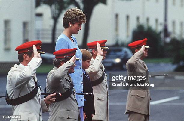 Diana Und Harry In Deutschland . Prinz Harrys erster offizieller Termin.