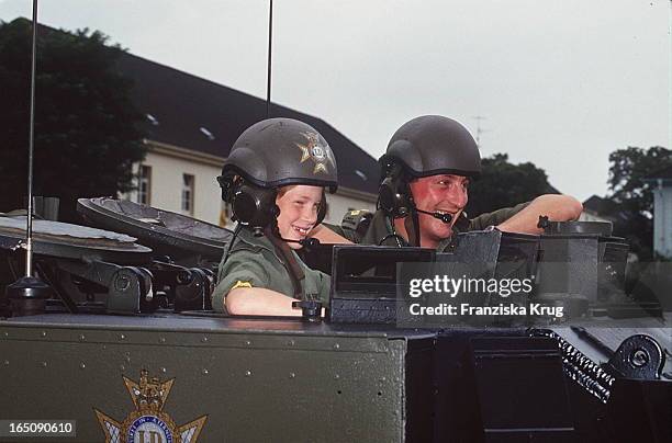 Diana Und Harry In Deutschland . Prinz Harrys erster offizieller Termin.