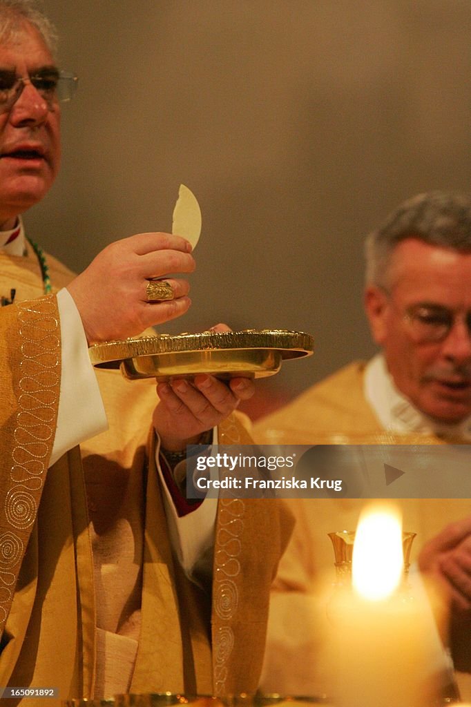 Ein Pontifikalamt Zur Feier Der Papstwahl Im Dom St Peter In... News