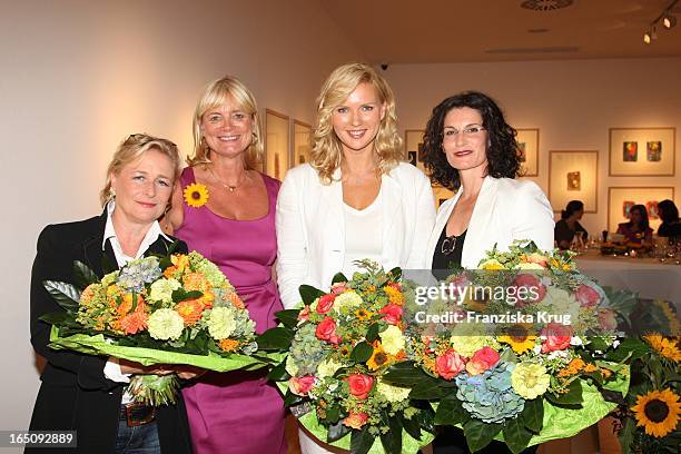 Veronica Rutt 26 Vl Claudia Rutt Stock Photos, High-Res Pictures, and Images - Getty ...