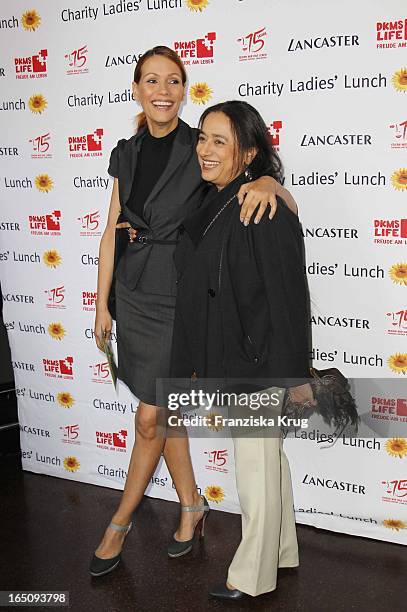 Yasmina Filali Mit Mutter Malika Beim Dkms Life Ladies Lunch In Der Bank In Hamburg .