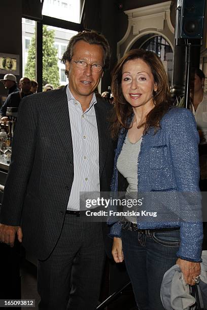 Dirk Von Haeften Und Vicky Leandros Beim Dkms Life Ladies Lunch In Der Bank In Hamburg .