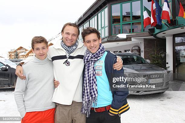 Bernd Bettermann Mit Söhnen Tim Und Luca Beim 2. Promi Schlittenhunderennen Tirol Cross Mountain In Kühtai .