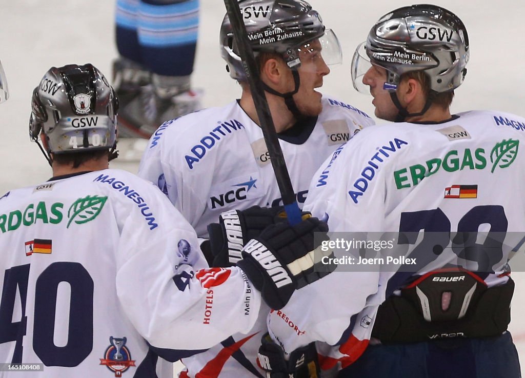 Hamburg Freezers v Eisbaeren Berlin - DEL