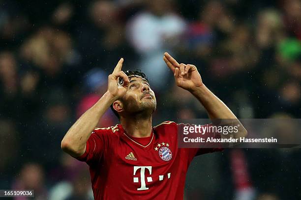 Claudio Pizarro of Bayern Muenchen celebrates scoring the fifth goal during the Bundesliga match between FC Bayern Muenchen and Hamburger SV at...
