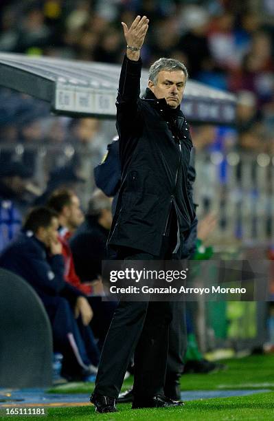 Head coach Jose Mourinho of Real Madrid CF gives instructions during the La Liga match between Real Zaragoza and Real Madrid CF at La Romareda...