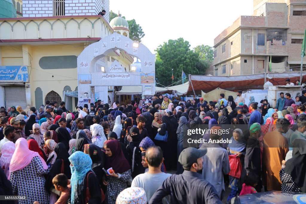 Pakistan Azrat Thousands of Shiite Muslims take part in the Chellum of Hazrat Imam ...