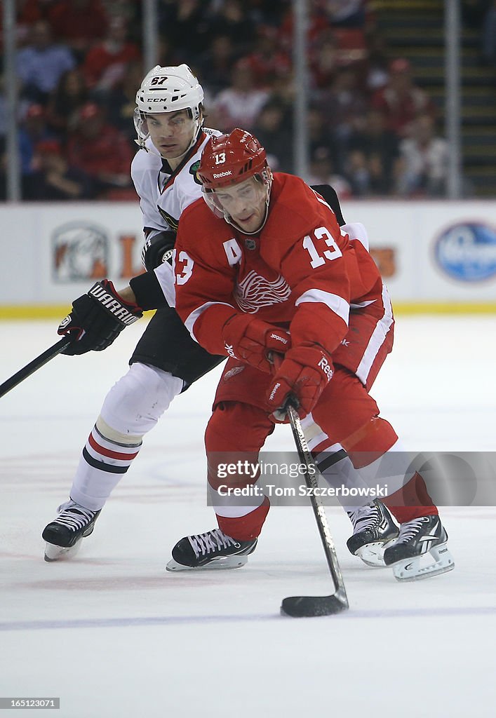 Chicago Blackhawks v Detroit Red Wings