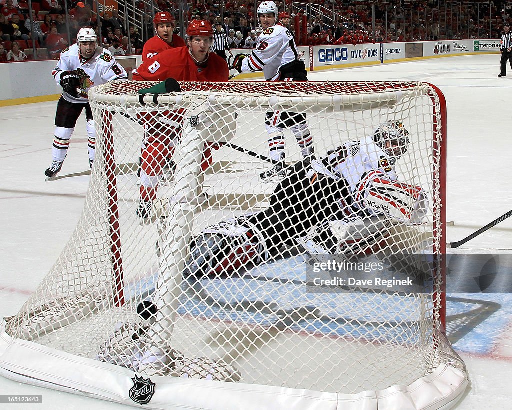 Chicago Blackhawks v Detroit Red Wings