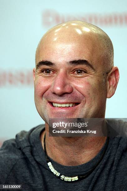 Andre Agassi Promotet Seine Autobiographie "Open Das Selbstporträt" Im Kulturkaufhaus Dussmann In Berlin .