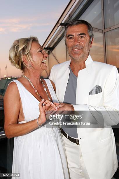 Hochzeit U. Walz Und C. Thamm: Sabine Christiansen Und Ehemann Norbert Medus Bei Der Feier Im China Club In Berlin .