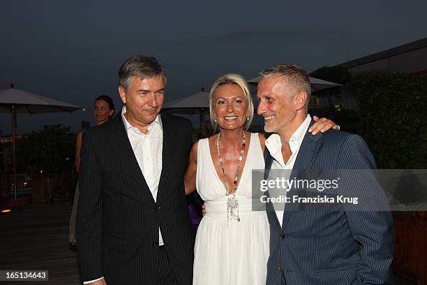 Hochzeit U. Walz Und C. Thamm: Sabine Christiansen Mit Klaus Wowereit Und Dessen Freund Jörn Kubicki Bei Der Feier Im China Club In Berlin .