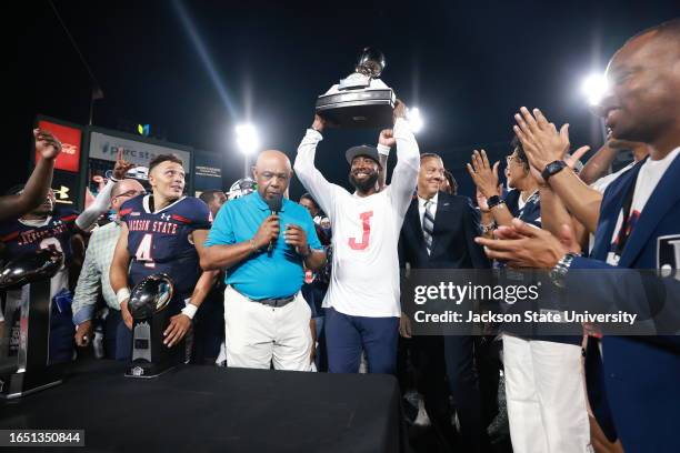 Swac Conference Trophy 1,091 Swac Championship Stock Photos, High-Res Pictures, and Images ...