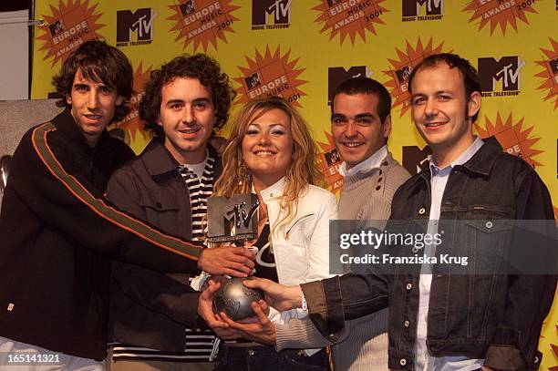 La Oreja De Van Gogh Bei Den 8. Mtv Europe Music Awards 2001 In Frankfurt Am 081101 In Der Festhalle Zu Frankfurt .
