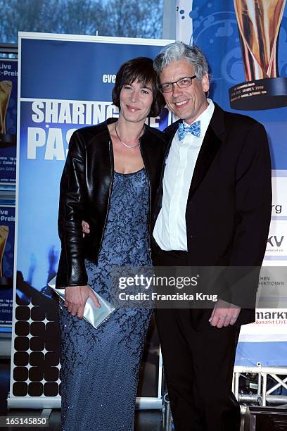 Sandra Maahn Und Ehemann Dr. Christoph Goetz Bei Der Verleihung Des Lea Awards In Der Color Line Arena In Hamburg .