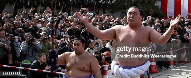 Japanese Ritual Sumo 52 Itate Stock Photos, High-Res Pictures, and Images - Getty Images
