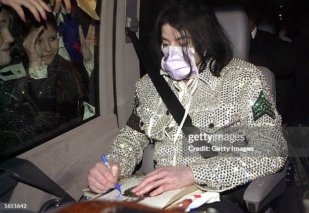 Singer Michael Jackson leaves the Adlon Hotel November 19, 2002 in Berlin. Jackson is in Berlin with his three children to accept a lifetime...