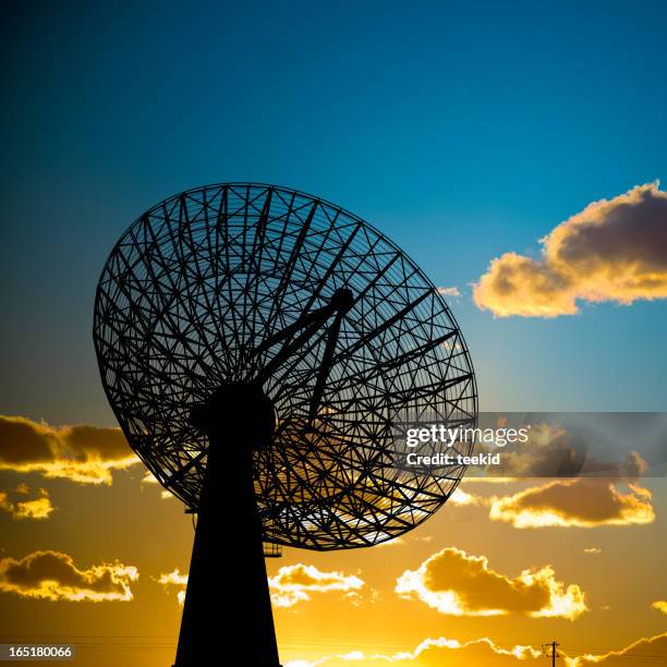 antenna parabolica - satellite dish foto e immagini stock