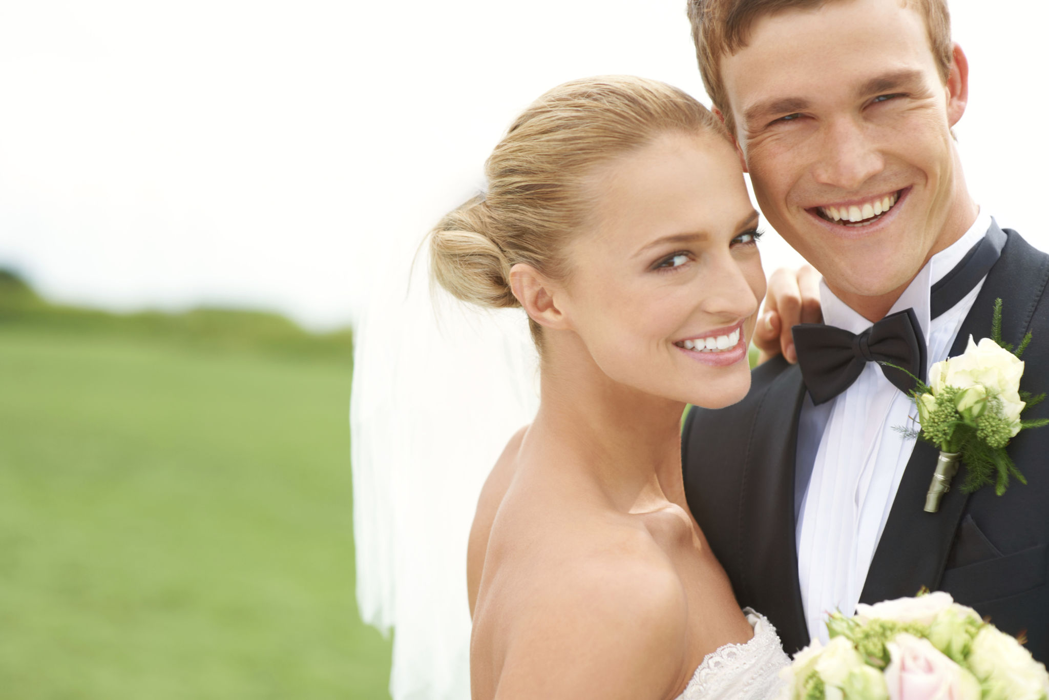 wedding couple smiling