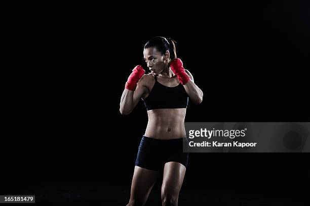 female boxer - desporto de combate imagens e fotografias de stock