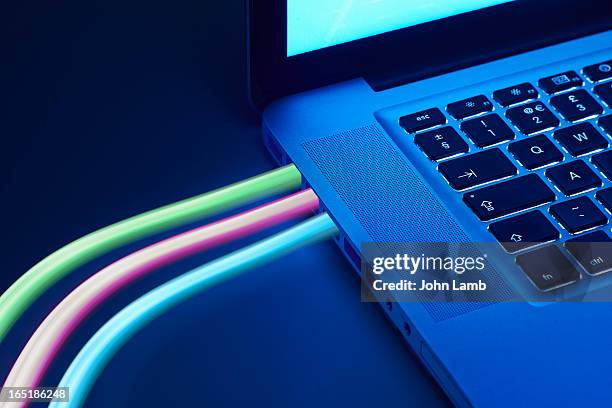 fibre optic broadband - descargar internet fotografías e imágenes de stock
