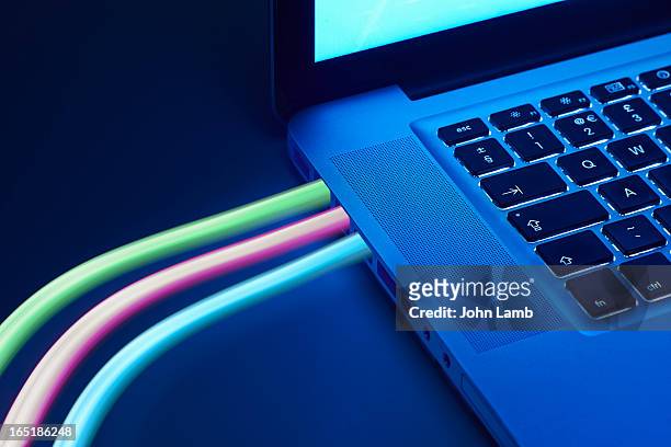 fibre optic broadband - downloading foto e immagini stock