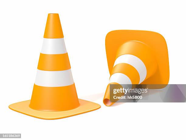 conos de tráfico - cono fotografías e imágenes de stock