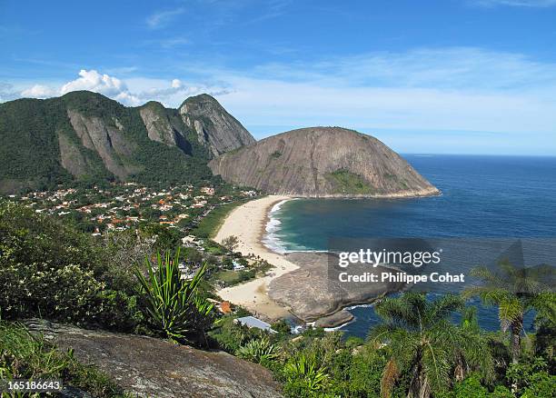 praia de itacoatiara, niteroi. - niteroi stockfoto's en -beelden