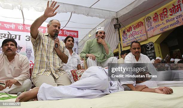 Aam Aadmi Party Leader Manish Shisodia addressing supporters while Arvind Kejriwal continued his hunger strike against the alleged inflated power and...
