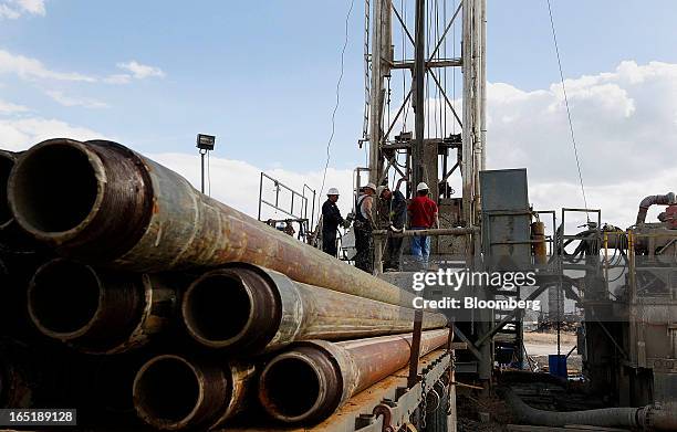 Stacked Drilling Rigs Photos and Premium High Res Pictures - Getty Images