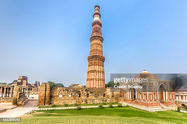 qutub minar delhi india - monument india stockfoto's en -beelden