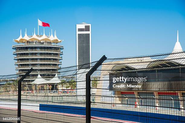 circuito internacional de bahréin pit lane - bahrein fotografías e imágenes de stock