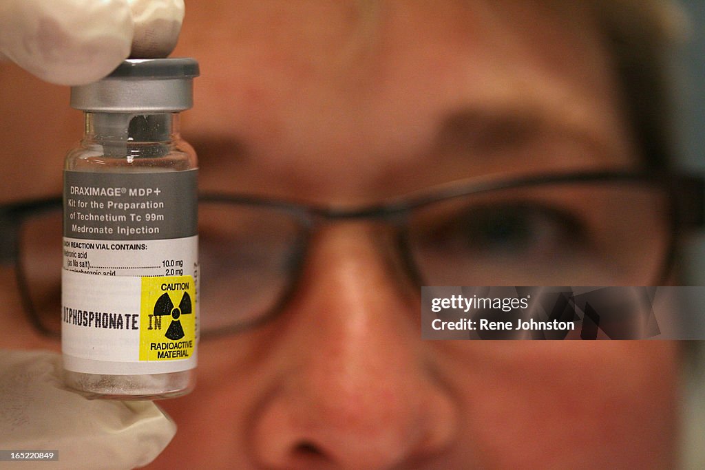 @*@*@*@*SEE PHOTO CAPTION CORRECTION@*@*@* NUCLEAR MEDICAL. Judy Gabrys of the Toronto General Hospi