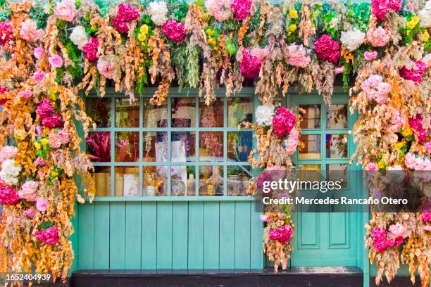 flower craft tapestry, store window street decoration. - sunny leon stock pictures, royalty-free photos & images