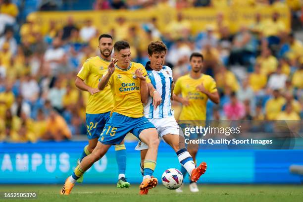 Aihen Munoz of Real Sociedad competes for the ball with Mika Marmol of UD Las Palmas during the LaLiga EA Sports match between UD Las Palmas and Real...