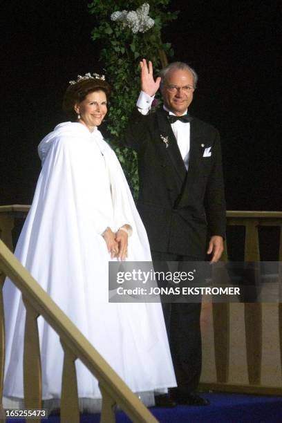 Swedish King Carl Gustaf and Queen Silvia arrive to attend the gala dinner to celebrate their 25th wedding anniversary at Drottningholm Palace...