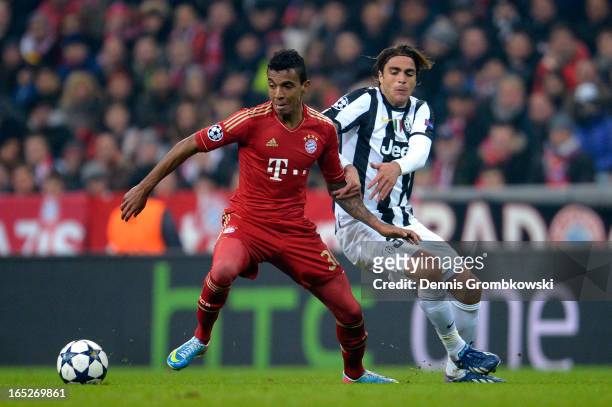 Luiz Gustavo of FC Bayern Muenchen and Alessandro Matri of Juventus battle for the ball during the UEFA Champions League quarter final first leg...