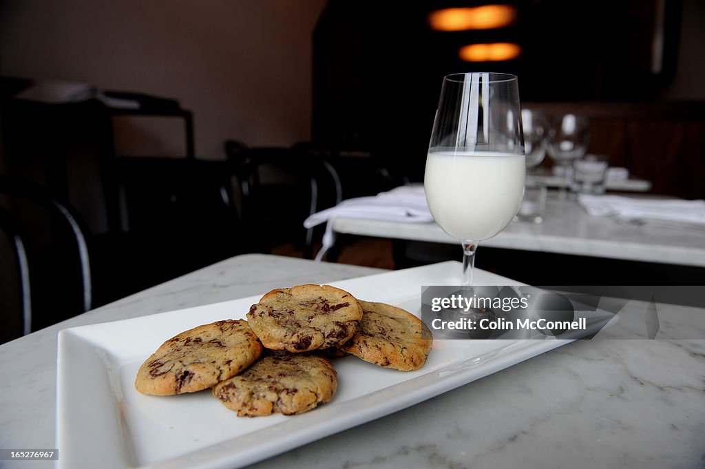 06/02/2008(COLIN MCCONNELL PICS,TORONTO STAR) pics of cookies and milk at delux.they serve this kill