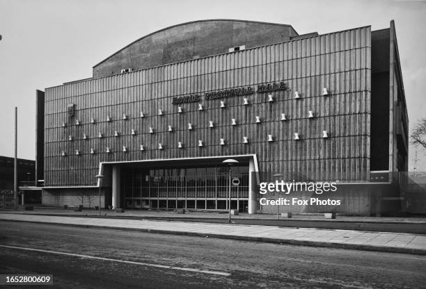 Royal Festival Hall on the South Bank of the River Thames in London, England, October 1957. Part of the Southbank Centre, the Modernist Royal...